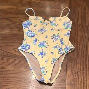 WEWOREWHAT Golden Hour Floral Underwire One Piece Swimsuit